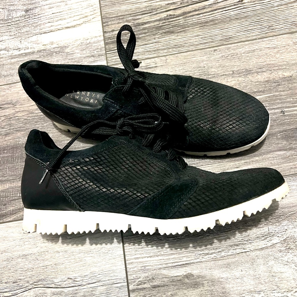 Barneys New York Black Suede Low Top Sneakers Size 7.5 🖤✨ Minimal Chic
